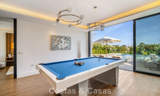 Villa de lujo de vanguardia, lista para entrar a vivir, en venta en el Valle del Golf de Nueva Andalucía, Marbella 781646 