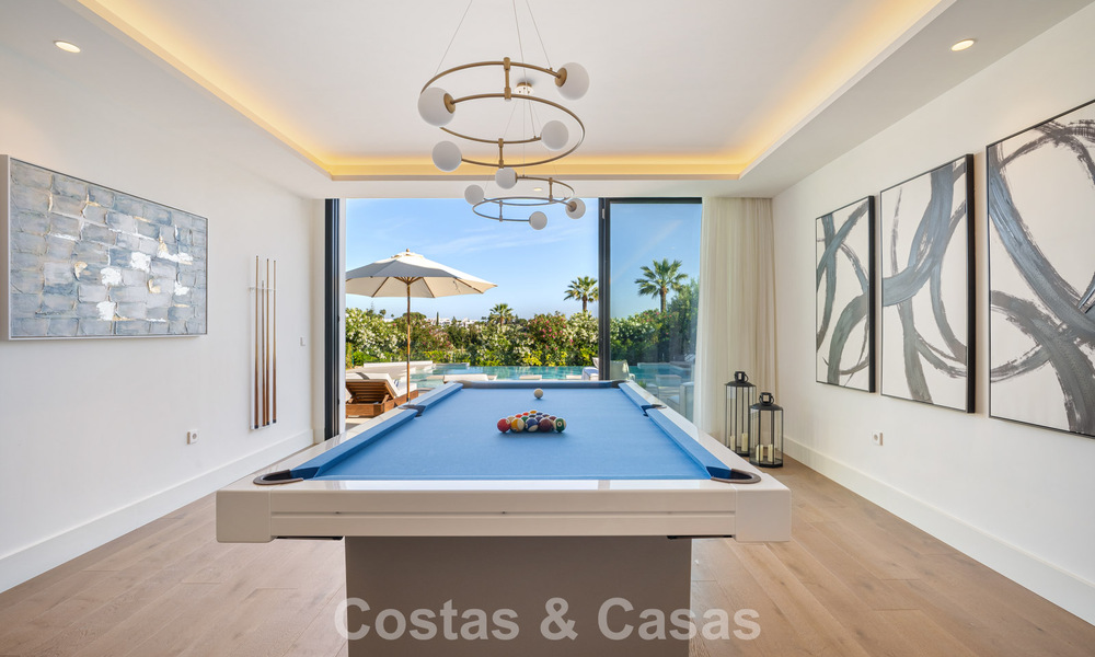 Villa de lujo de vanguardia, lista para entrar a vivir, en venta en el Valle del Golf de Nueva Andalucía, Marbella 781647