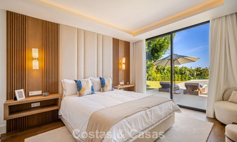 Villa de lujo de vanguardia, lista para entrar a vivir, en venta en el Valle del Golf de Nueva Andalucía, Marbella 781648