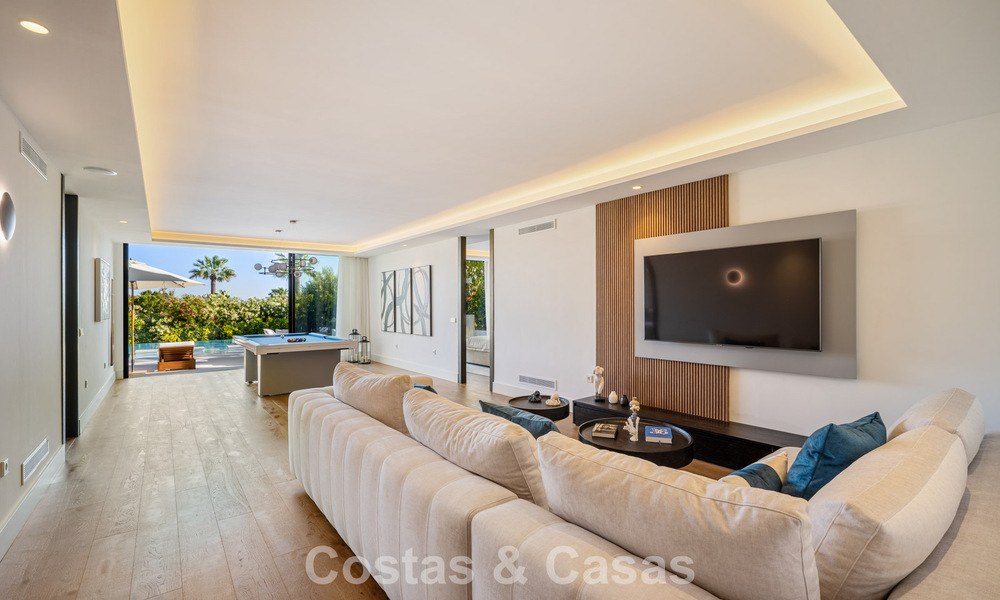 Villa de lujo de vanguardia, lista para entrar a vivir, en venta en el Valle del Golf de Nueva Andalucía, Marbella 781649