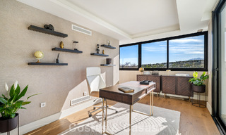 Villa de lujo de vanguardia, lista para entrar a vivir, en venta en el Valle del Golf de Nueva Andalucía, Marbella 781651 