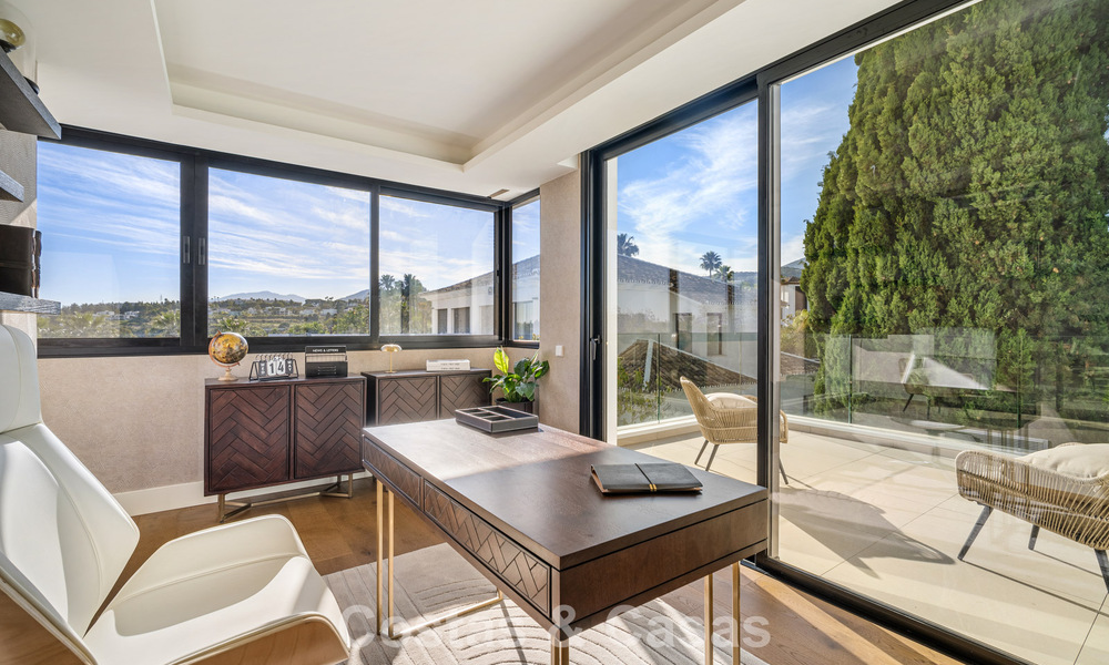 Villa de lujo de vanguardia, lista para entrar a vivir, en venta en el Valle del Golf de Nueva Andalucía, Marbella 781652