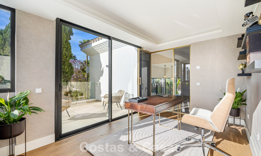 Villa de lujo de vanguardia, lista para entrar a vivir, en venta en el Valle del Golf de Nueva Andalucía, Marbella 781653