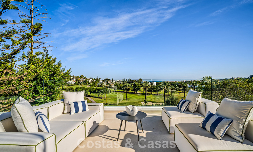 Villa de lujo de vanguardia, lista para entrar a vivir, en venta en el Valle del Golf de Nueva Andalucía, Marbella 781660