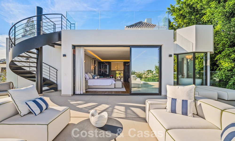 Villa de lujo de vanguardia, lista para entrar a vivir, en venta en el Valle del Golf de Nueva Andalucía, Marbella 781661
