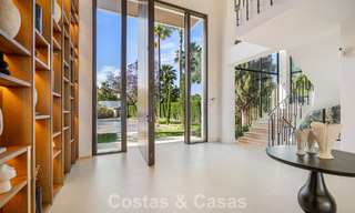 Villa de lujo de vanguardia, lista para entrar a vivir, en venta en el Valle del Golf de Nueva Andalucía, Marbella 781663 