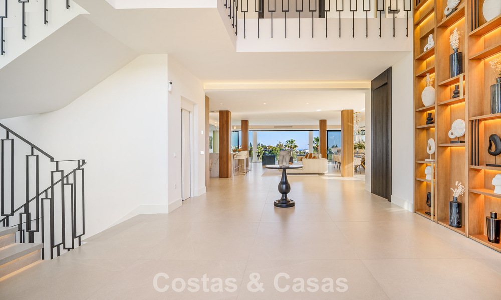 Villa de lujo de vanguardia, lista para entrar a vivir, en venta en el Valle del Golf de Nueva Andalucía, Marbella 781664