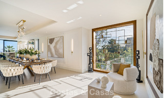Villa de lujo de vanguardia, lista para entrar a vivir, en venta en el Valle del Golf de Nueva Andalucía, Marbella 781667 