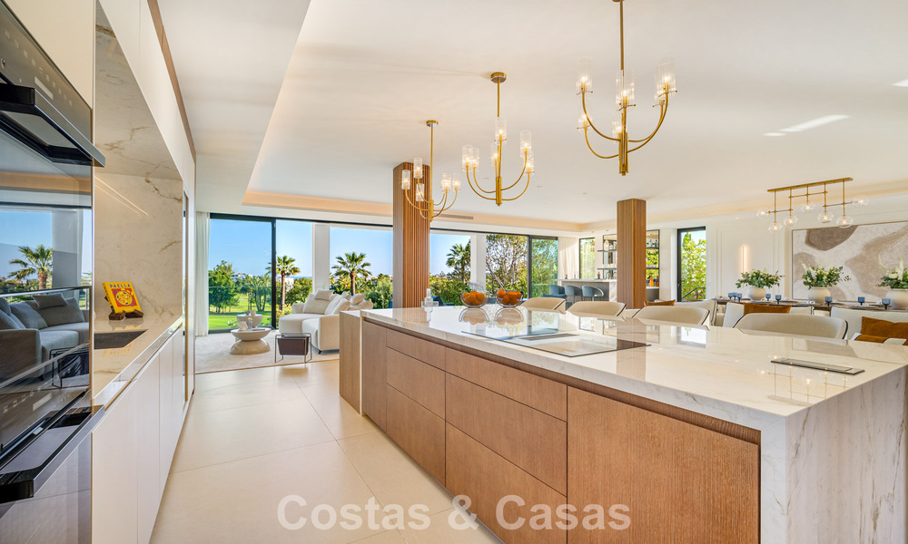 Villa de lujo de vanguardia, lista para entrar a vivir, en venta en el Valle del Golf de Nueva Andalucía, Marbella 781668