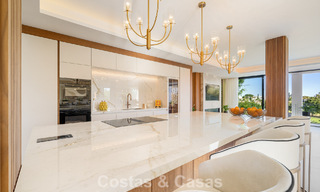 Villa de lujo de vanguardia, lista para entrar a vivir, en venta en el Valle del Golf de Nueva Andalucía, Marbella 781669 
