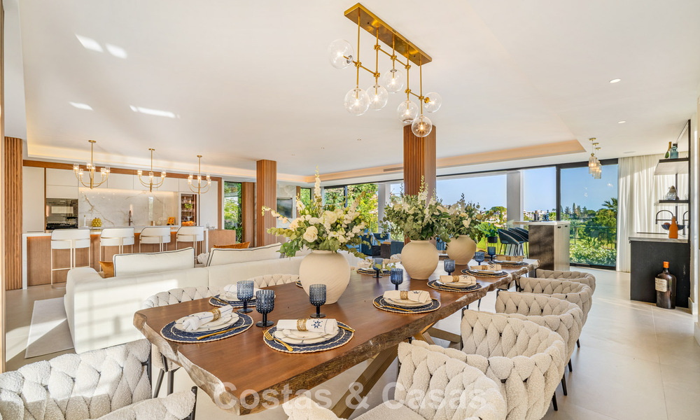 Villa de lujo de vanguardia, lista para entrar a vivir, en venta en el Valle del Golf de Nueva Andalucía, Marbella 781670