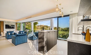 Villa de lujo de vanguardia, lista para entrar a vivir, en venta en el Valle del Golf de Nueva Andalucía, Marbella 781671 