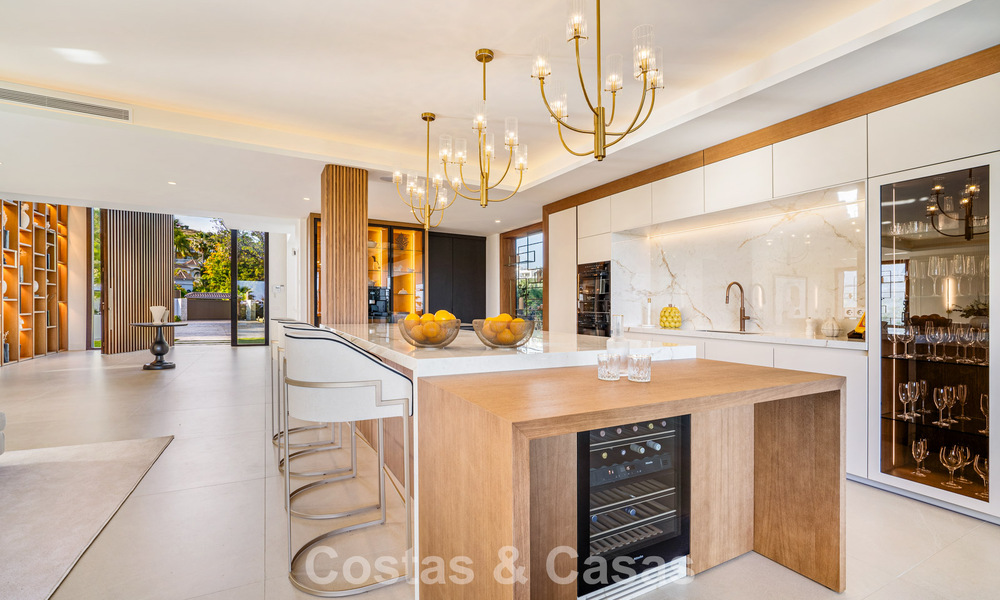 Villa de lujo de vanguardia, lista para entrar a vivir, en venta en el Valle del Golf de Nueva Andalucía, Marbella 781674
