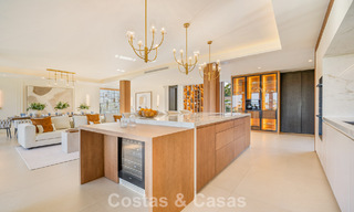 Villa de lujo de vanguardia, lista para entrar a vivir, en venta en el Valle del Golf de Nueva Andalucía, Marbella 781675 