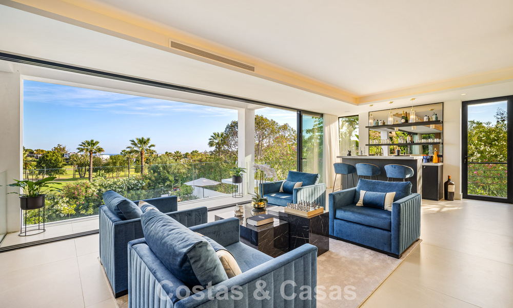 Villa de lujo de vanguardia, lista para entrar a vivir, en venta en el Valle del Golf de Nueva Andalucía, Marbella 781676