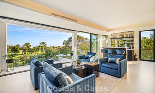 Villa de lujo de vanguardia, lista para entrar a vivir, en venta en el Valle del Golf de Nueva Andalucía, Marbella 781676 