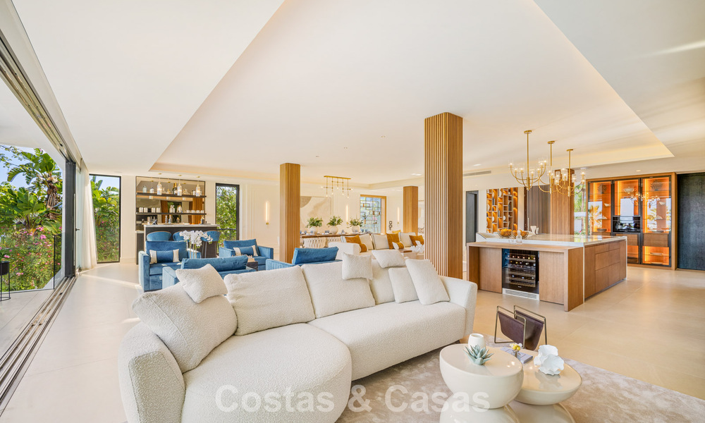 Villa de lujo de vanguardia, lista para entrar a vivir, en venta en el Valle del Golf de Nueva Andalucía, Marbella 781677