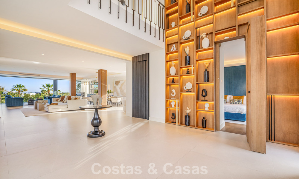 Villa de lujo de vanguardia, lista para entrar a vivir, en venta en el Valle del Golf de Nueva Andalucía, Marbella 781679
