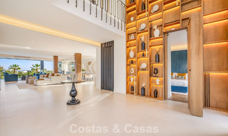 Villa de lujo de vanguardia, lista para entrar a vivir, en venta en el Valle del Golf de Nueva Andalucía, Marbella 781679 