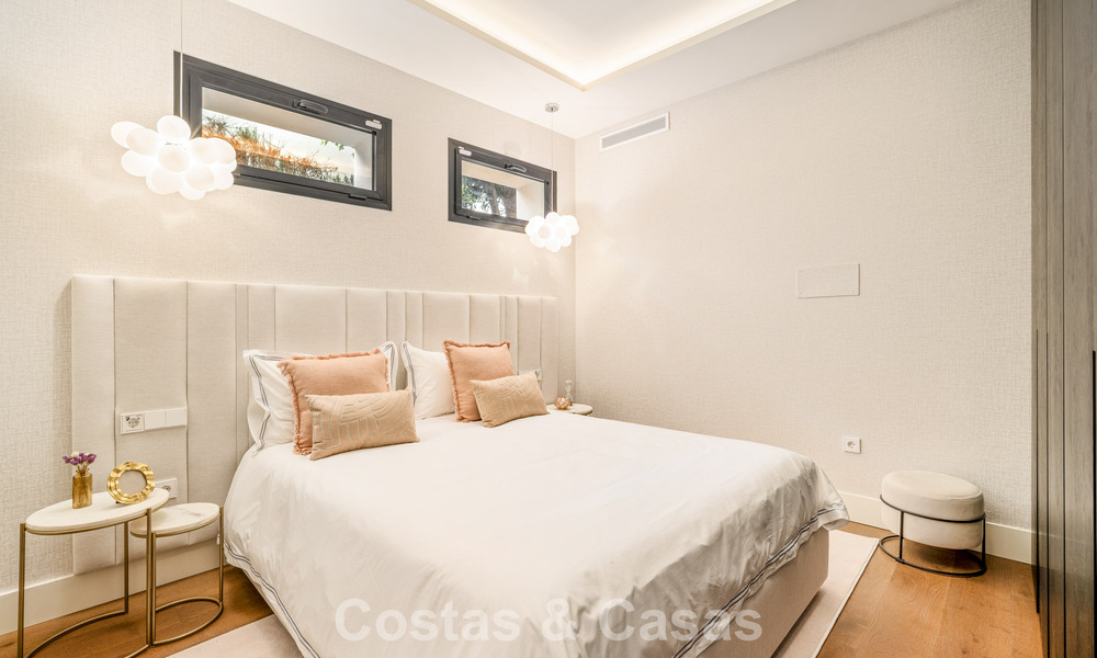 Villa de lujo de vanguardia, lista para entrar a vivir, en venta en el Valle del Golf de Nueva Andalucía, Marbella 781680