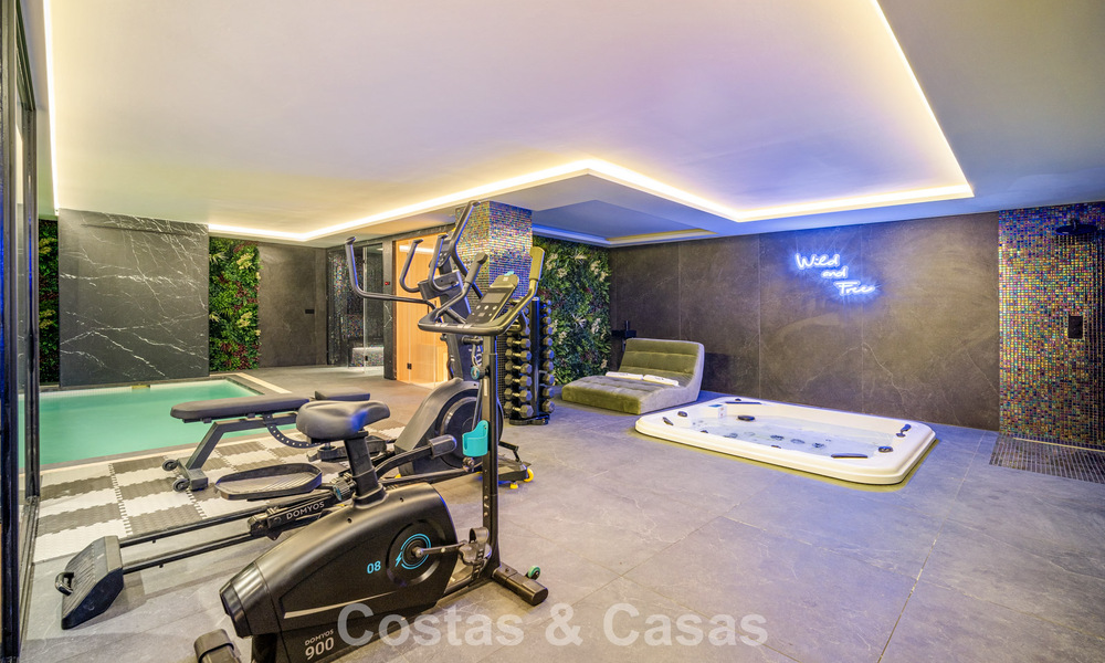Villa de lujo de vanguardia, lista para entrar a vivir, en venta en el Valle del Golf de Nueva Andalucía, Marbella 781684