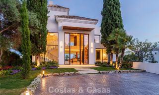 Villa de lujo de vanguardia, lista para entrar a vivir, en venta en el Valle del Golf de Nueva Andalucía, Marbella 781687 