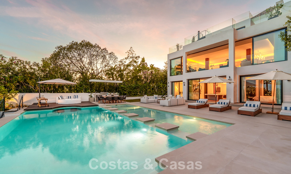 Villa de lujo de vanguardia, lista para entrar a vivir, en venta en el Valle del Golf de Nueva Andalucía, Marbella 781688