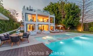 Villa de lujo de vanguardia, lista para entrar a vivir, en venta en el Valle del Golf de Nueva Andalucía, Marbella 781690 