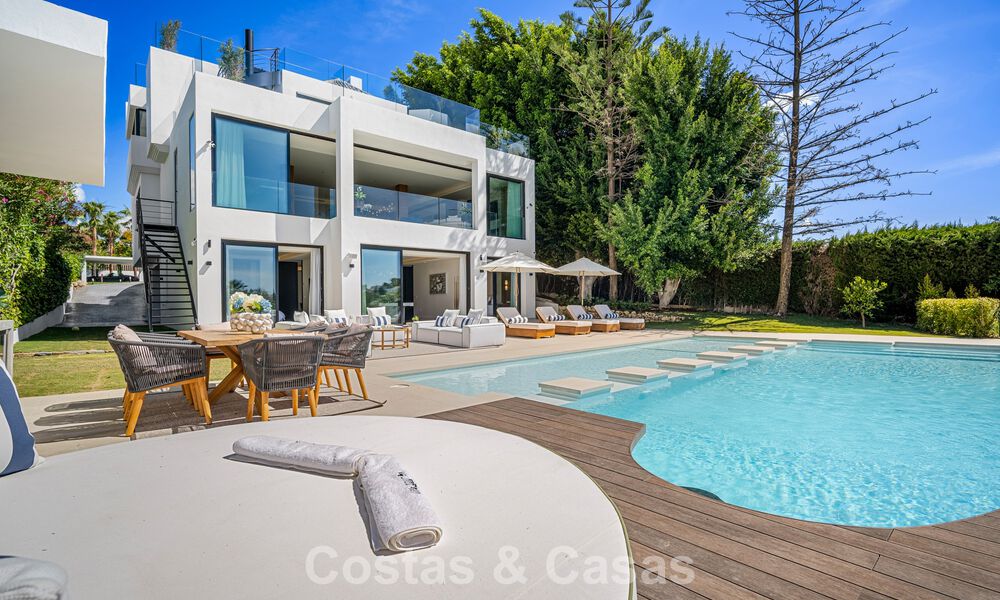 Villa de lujo de vanguardia, lista para entrar a vivir, en venta en el Valle del Golf de Nueva Andalucía, Marbella 781695