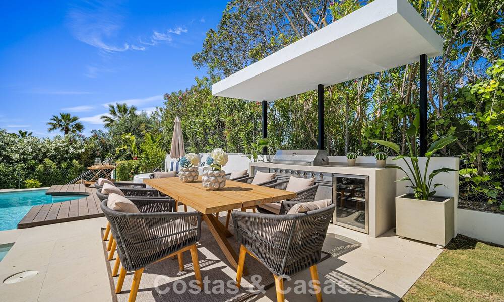 Villa de lujo de vanguardia, lista para entrar a vivir, en venta en el Valle del Golf de Nueva Andalucía, Marbella 781696