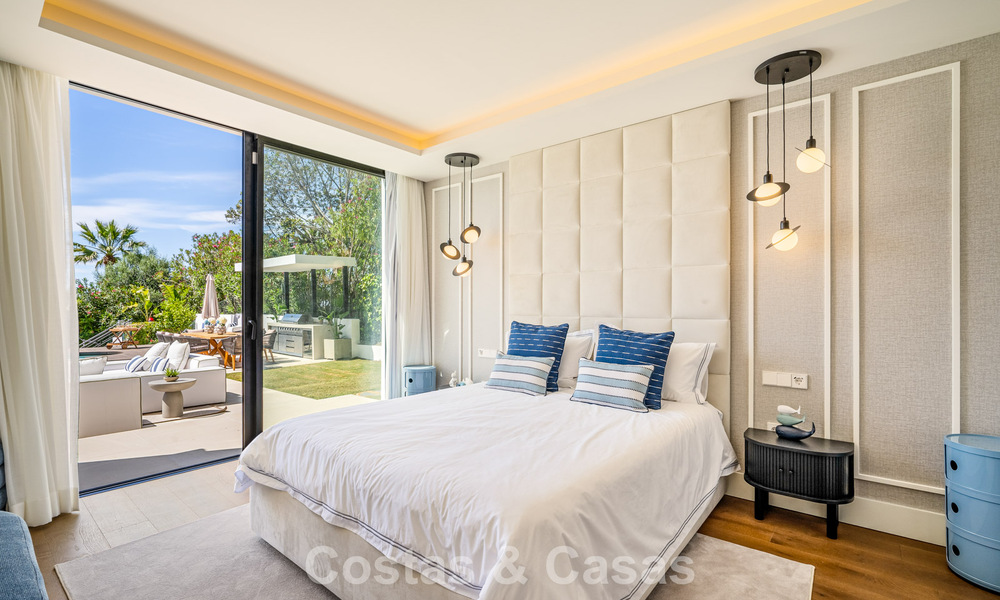 Villa de lujo de vanguardia, lista para entrar a vivir, en venta en el Valle del Golf de Nueva Andalucía, Marbella 781698
