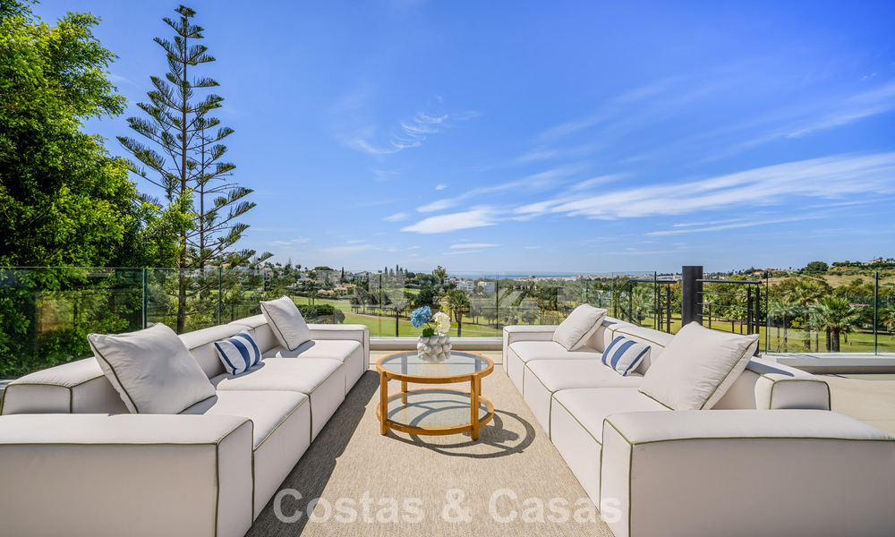 Villa de lujo de vanguardia, lista para entrar a vivir, en venta en el Valle del Golf de Nueva Andalucía, Marbella 781699