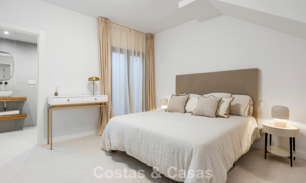 Preciosa casa adosada reformada en venta en primera línea de Aloha Golf en Nueva Andalucía, Marbella 781719