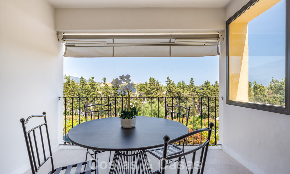 Preciosa casa adosada reformada en venta en primera línea de Aloha Golf en Nueva Andalucía, Marbella 781726