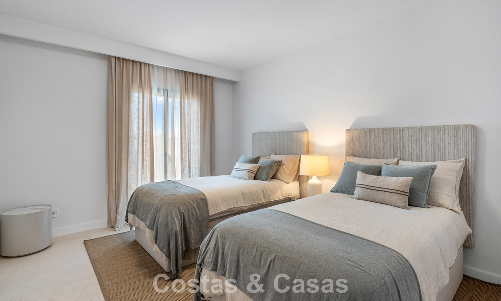 Preciosa casa adosada reformada en venta en primera línea de Aloha Golf en Nueva Andalucía, Marbella 781743