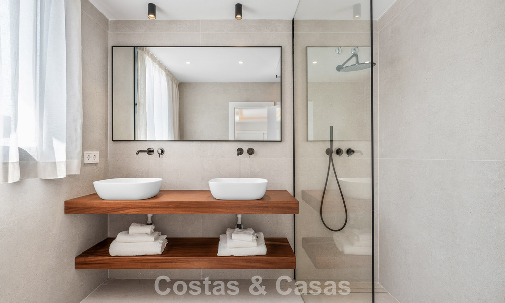 Preciosa casa adosada reformada en venta en primera línea de Aloha Golf en Nueva Andalucía, Marbella 781745
