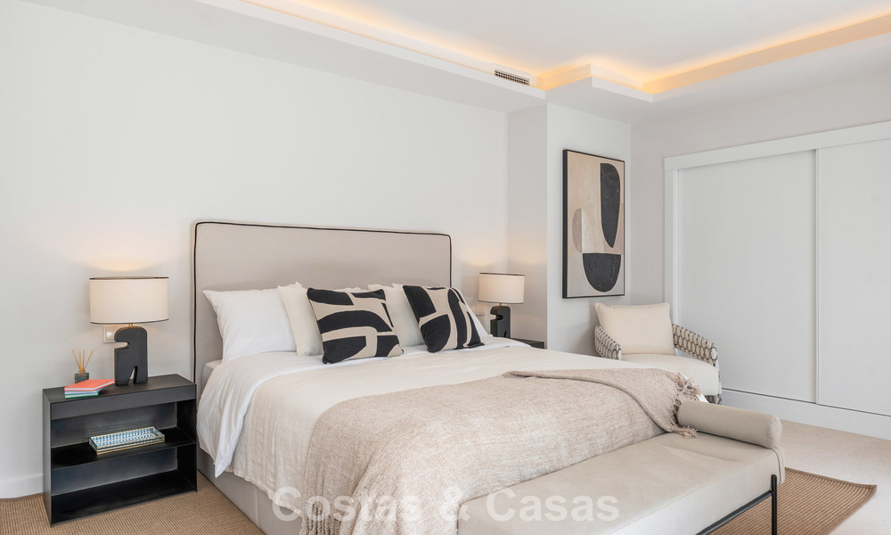 Preciosa casa adosada reformada en venta en primera línea de Aloha Golf en Nueva Andalucía, Marbella 781746