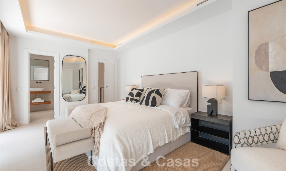 Preciosa casa adosada reformada en venta en primera línea de Aloha Golf en Nueva Andalucía, Marbella 781748