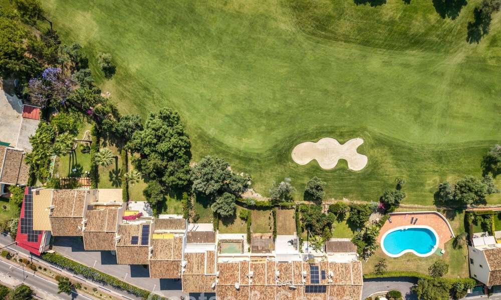 Preciosa casa adosada reformada en venta en primera línea de Aloha Golf en Nueva Andalucía, Marbella 781750