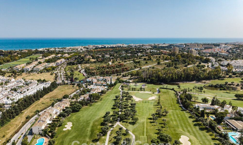 Preciosa casa adosada reformada en venta en primera línea de Aloha Golf en Nueva Andalucía, Marbella 781752