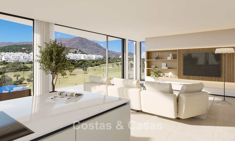 ¡Nuevo en el mercado! Villas de diseño de alta tecnología en venta en un codiciado entorno de golf cerca del centro de Estepona 781758