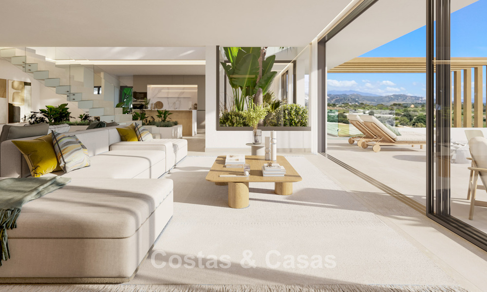 ¡Nuevo en el mercado! Villas de diseño de alta tecnología en venta en un codiciado entorno de golf cerca del centro de Estepona 781761
