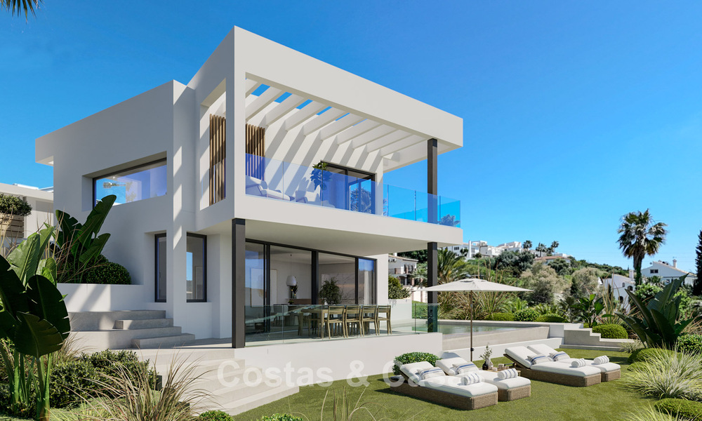 ¡Nuevo en el mercado! Villas de diseño de alta tecnología en venta en un codiciado entorno de golf cerca del centro de Estepona 781767