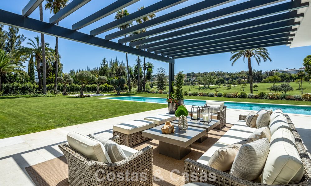 Magnífica villa en primera línea de golf en venta en el corazón de Nueva Andalucía, Marbella 781772