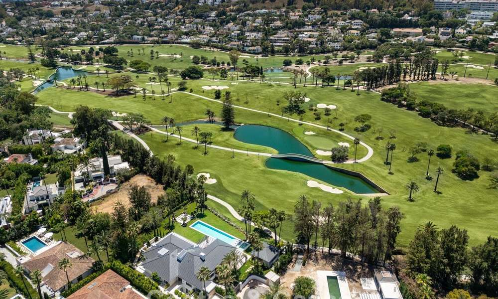 Magnífica villa en primera línea de golf en venta en el corazón de Nueva Andalucía, Marbella 781778