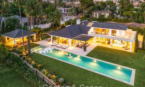 Magnífica villa en primera línea de golf en venta en el corazón de Nueva Andalucía, Marbella 781780