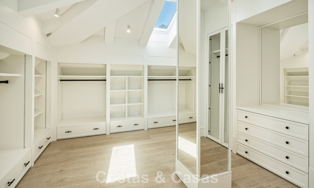 Magnífica villa en primera línea de golf en venta en el corazón de Nueva Andalucía, Marbella 781790