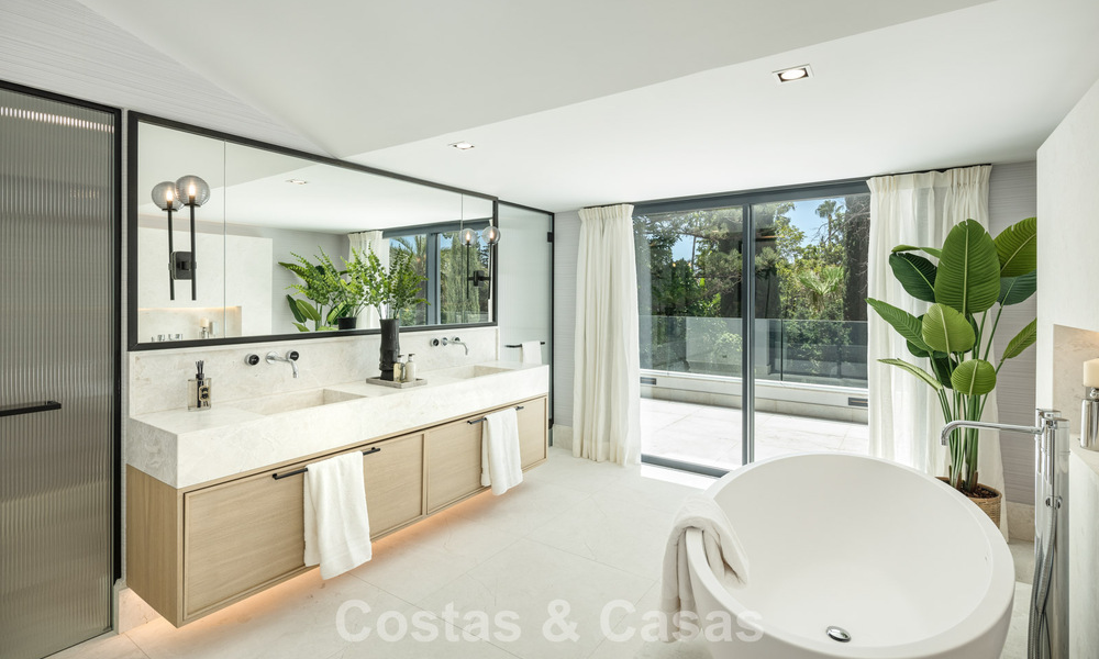 Magnífica villa en primera línea de golf en venta en el corazón de Nueva Andalucía, Marbella 781794