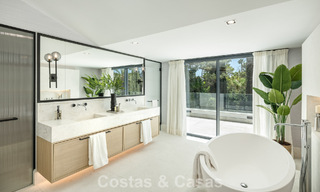 Magnífica villa en primera línea de golf en venta en el corazón de Nueva Andalucía, Marbella 781794 