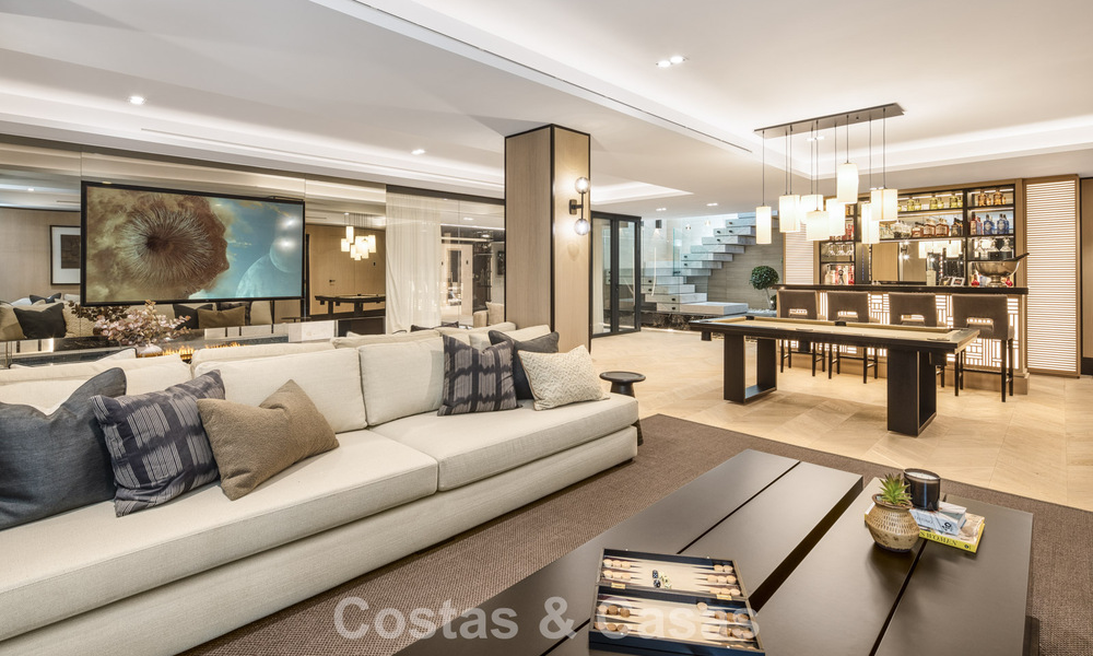 Magnífica villa en primera línea de golf en venta en el corazón de Nueva Andalucía, Marbella 781800